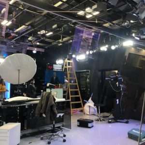 התקנת שטיחי קירות תאגיד כאן 11